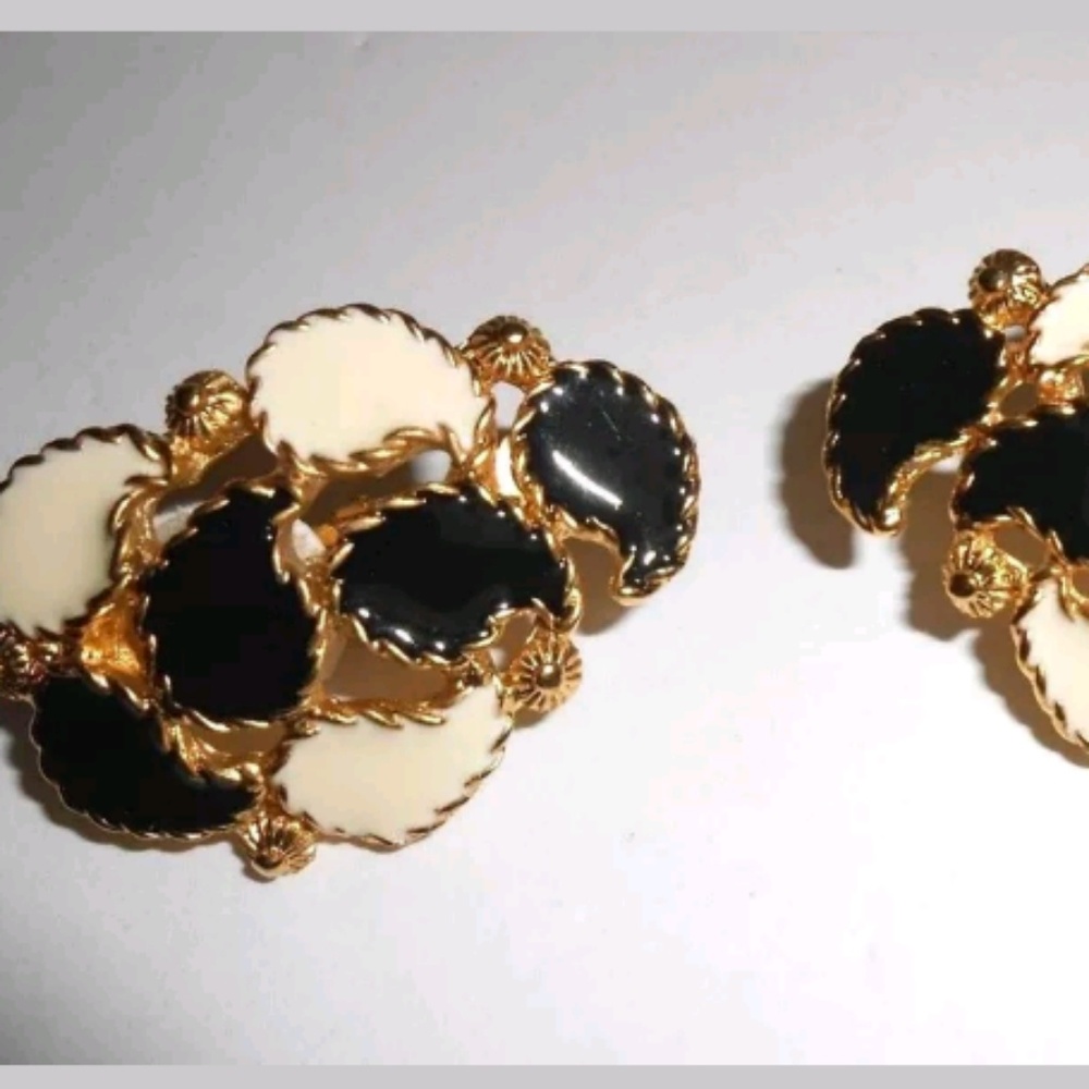 Vintage Black & White Earrings Clip On